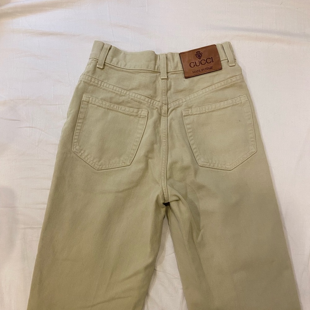 AUTHENTIC Gucci jeans in sage green color. Size 40, best fits size 2 or 4.